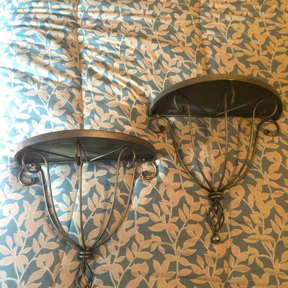 Aluminum shelves - Picture 1 of 1